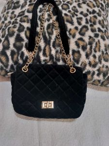 H& M-Black Quilted Velvet Sling Bag