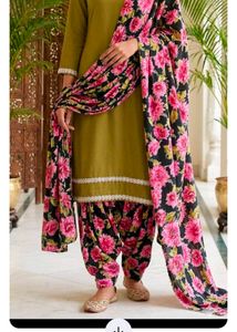 OFFER 🎉🎉Olive Green Kurta Set