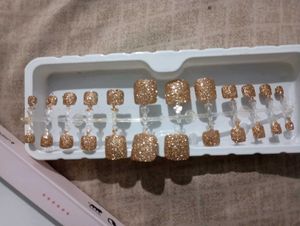 Sparkling Gold Glitter Toe Nails