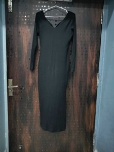 black sweetheart neck midi dress with sideslit