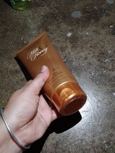 Milk And Honey 🍯 body Scrub From Oriflame