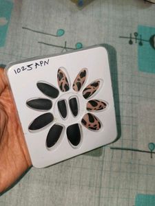 Press-On Nails Set with eyes curler
