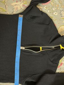 Black Ribbed Zip-Up Crop Top
