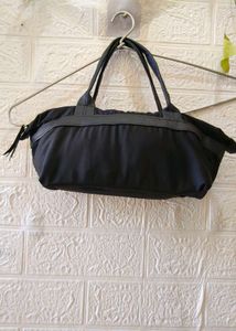 Cutest Black HandBag 👜