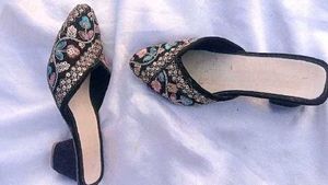 Floral Embroidered Block Heel 👠