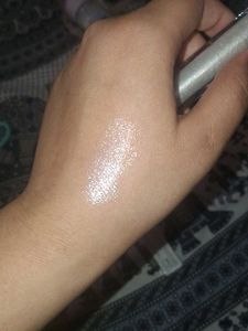 Positive light luminizing lip gloss