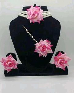 Stunning Pearl & Rose Jewelry Set