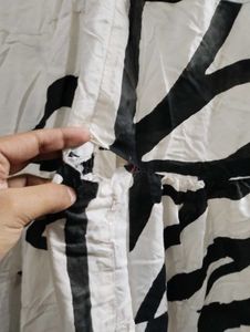 White &amp; Black Abstract Print Tiered Skirt