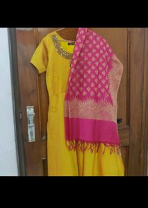 Gown With Banarsi Duppata Size 43