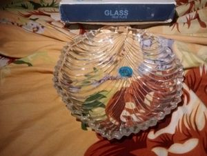 Glass Leaf-Shaped Fruit Plate