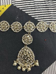 Elegant Maang Tikka