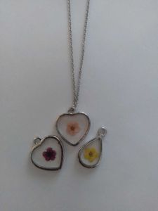 Flower Resin Pendants Set