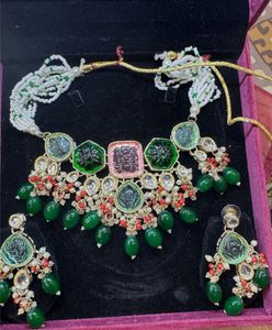 Stunning Kundan Necklace & Earrings Set