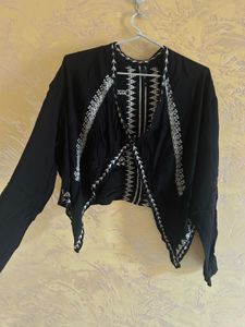 Chic Black Embroidered Cropped Top