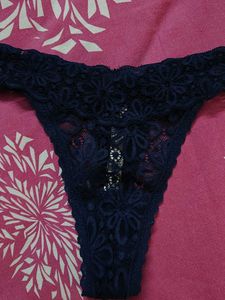 VS Lace Thong - M
