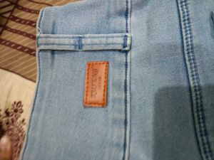 Stylish High-Waist Light Wash Jeans