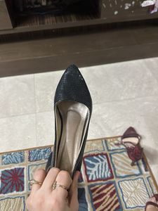 Chic Black Croc Embossed Flats