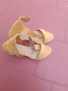 Mustard Colour Heels😍