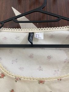 H&amp;M Floral Ribbed Long Sleeve Top