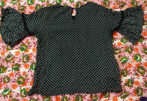 Cute black top
