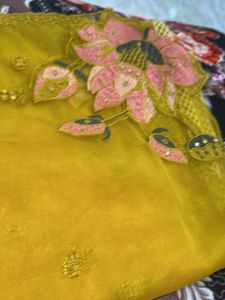Beautiful Pink &amp; Yellow dupattas…. FOR SALE🗯️🔥🔥