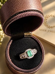 Stunning Emerald & Diamond Ring