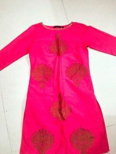 ⚜️Vibrant Pink Embroidered Kurta⚜️