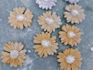 decorated flower mitti ke flowe