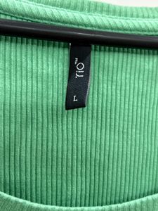 Ribbed Scoop Neck Basic Crop Top