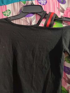Chic Black Off-Shoulder Long Sleeve Crop Top