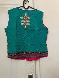 Sleeveless Ethnic Overcoat