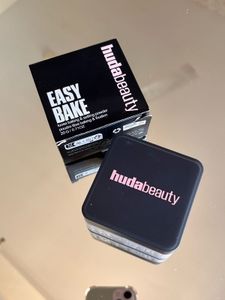 Huda Beauty Easy Bake Setting Powder