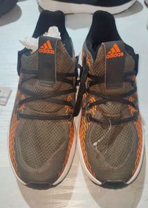 ADIDAS MEN'S CASUAL SHOES. Like New.