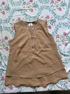 Stylish Sleeveless Zip-Up Top
