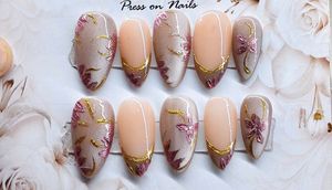 Elegant Floral Press-On Nails