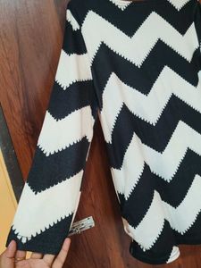 Chic Black &amp; White Chevron Top