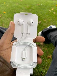 100% Original Apple Earphones Lightning &amp; C type
