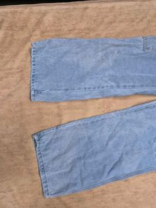 light wash women cargo jeans ◇