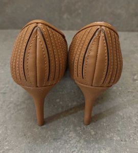 Luna Blu Elegant Tan Cut-Out Heels
