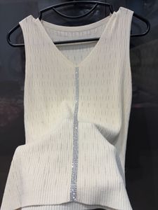 Sparkly V-Neck Sleeveless Knit Top