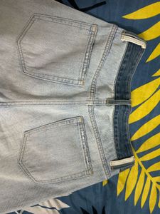 Light Wash Relaxed Fit Jeans