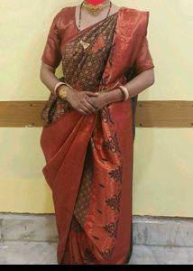 Exquisite Silk Saree with Intricate Weaving