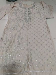 Elegant Cream Dupatta with Embellishments