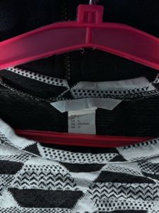 H&amp;M Geometric Print Long Sleeve Top