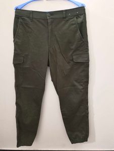 uniqlo Men's Olive Cargo Pants💢