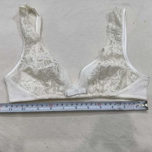 Elegant Lace🅾️ Trim White Bra