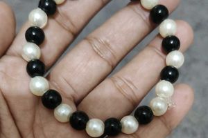 Elegant Black &amp; White Beaded Bracelet