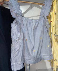 H&amp;M Cute Striped Ruffled Top