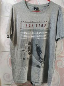 Casual T-shirt In Size L