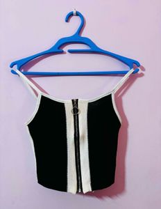 Chic Black & White Zipper Crop Top